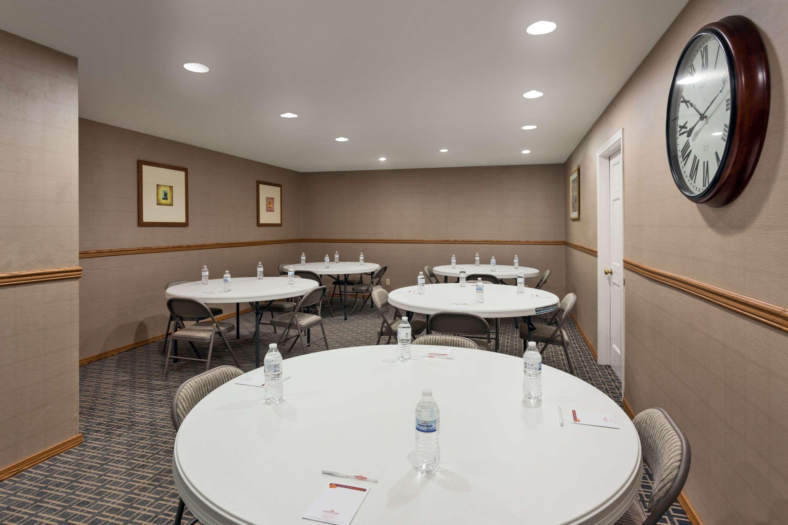 Hawthorn Suites By Wyndham Dearborn/Detroit Exteriör bild